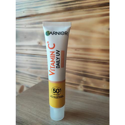 Garnier Skin Naturals, Vitamin C, Glow Daily UV Brightening Fluid SPF 50+ (Fluid nadający blask) - opinie | zdjęcie do recenzji od Mona260676