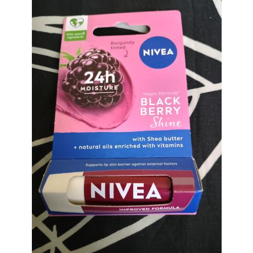 Nivea 24H Moisture, Blackberry Shine, Lip Balm (Jeżyna, Ochronny balsam do ust) - opinie | zdjęcie do recenzji od Owocowysad - 1