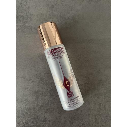 Charlotte Tilbury Airbrush Flawless Setting Spray (Spray do utrwalania makijażu) - opinie | zdjęcie do recenzji od Idealna_cera