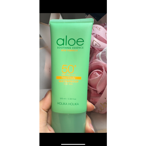 Holika Holika Aloe Soothing Essence New Formula SPF 50+/PA ++++ Waterproof Sun Cream (Wodoodporny krem przeciwsłoneczny do twarzy SPF50 PA++++ (nowa wersja)) - opinie | zdjęcie do recenzji od sandysanderka - 1