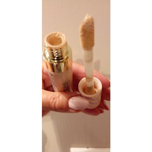 Eveline Cosmetics Liquid Camouflage Waterproof Formula (Wodoodporny korektor kamuflujący z kwasem hialuronowym) - opinie | zdjęcie do recenzji od dziewczynazrosssmanna - 2