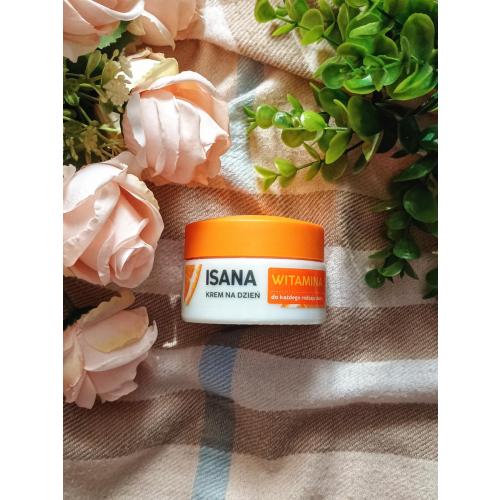 Isana Tagescreme Vitamin C LSF 15 (Krem do twarzy z witaminą C SPF 15) - opinie | zdjęcie do recenzji od Navia11