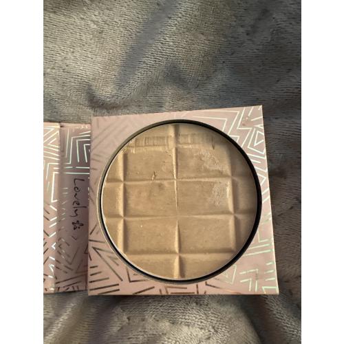Lovely Toffee Chocolate Powder (Matowy bronzer do twarzy) - opinie | zdjęcie do recenzji od Amaranth37 - 2