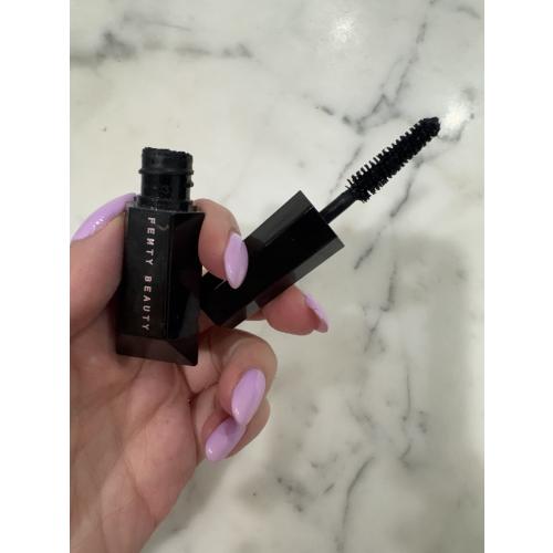 Fenty Beauty by Rihanna Hella Thicc Volumizing Mascara (Zagęszczający tusz do rzęs) - opinie | zdjęcie do recenzji od Karolinaaaaaaaaaaaaa