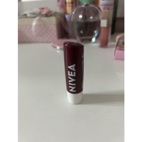 Nivea 24H Moisture, Blackberry Shine, Lip Balm (Jeżyna, Ochronny balsam do ust) - opinie | zdjęcie do recenzji od juliadesigns