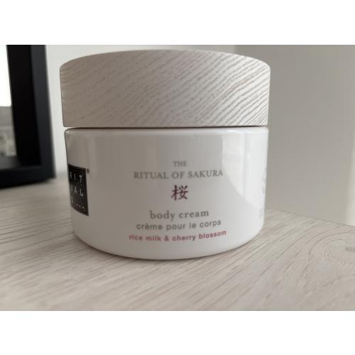 Rituals The Ritual of Sakura, Body Cream 'Organic Rice Milk & Cherry Blossom' (Krem do ciała) - opinie | zdjęcie do recenzji od KarolinaKasp19 - 1