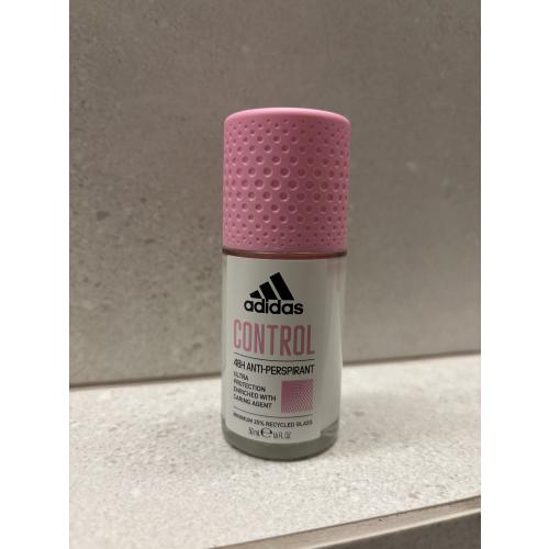 Adidas Control 48h Anti-persirant Roll-on (Antyperspirant w kulce dla kobiet) - opinie | zdjęcie do recenzji od KarolinaKasp19 - 1
