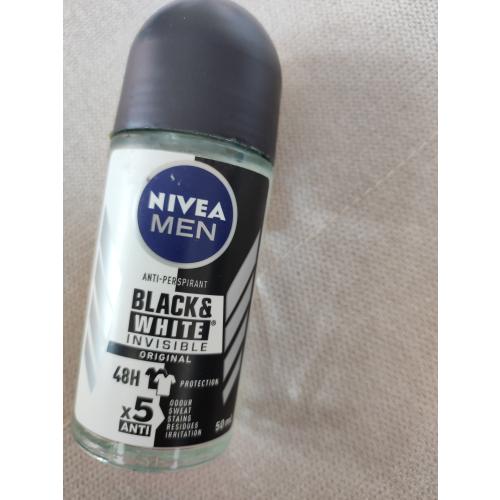 Nivea Men, Black & White Invisible Original Anti-perspirant Roll-on (Antyperspirant w kulce dla mężczyzn) - opinie | zdjęcie do recenzji od Tanemori