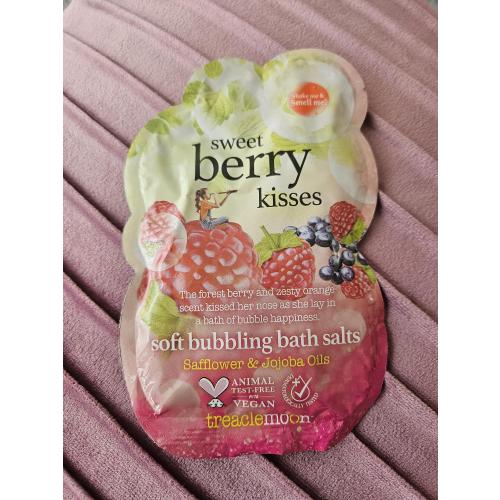 Treaclemoon Sweet Berry Kisses, Bath Salt (Sól do kąpieli) - opinie | zdjęcie do recenzji od Pantera Nera