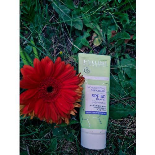 Eveline Cosmetics Face Therapy Professional, Nawilżający krem SPF 50 `Kwas hialuronowy, antyoksydanty, aloes` - opinie | zdjęcie do recenzji od zapala221 - 1
