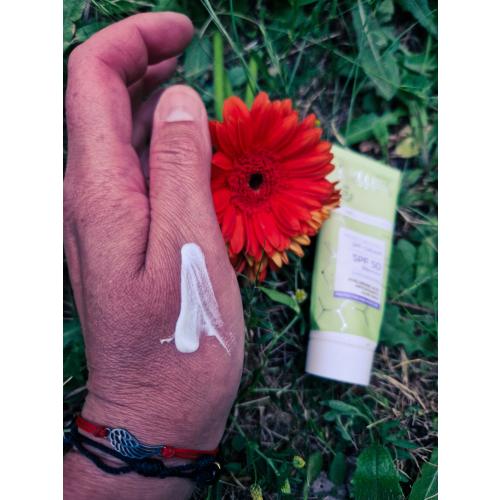 Eveline Cosmetics Face Therapy Professional, Nawilżający krem SPF 50 `Kwas hialuronowy, antyoksydanty, aloes` - opinie | zdjęcie do recenzji od zapala221 - 2