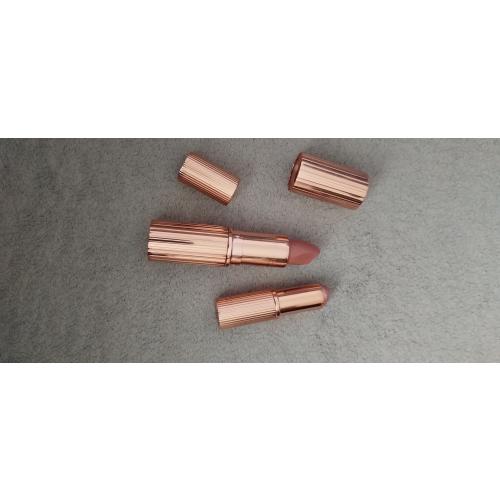 Charlotte Tilbury Matte Revolution, Lipstick (Matowa szminka) - opinie | zdjęcie do recenzji od Jolanta474 - 2