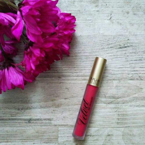 Make Up Academy (MUA) Luxe Velvet, Lip Lacquer (Długotrwały lakier do ust o matowym wykończeniu) - opinie | zdjęcie do recenzji od gosche