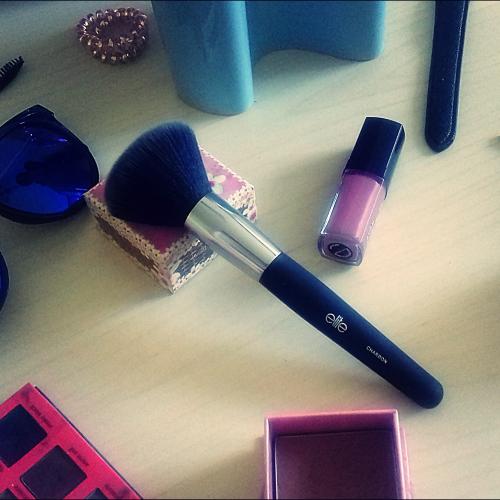 Elite Model's Fashion Make-Up, Pędzel do pudru z węglem drzewnym z bambusa - opinie | zdjęcie do recenzji od reniairenia
