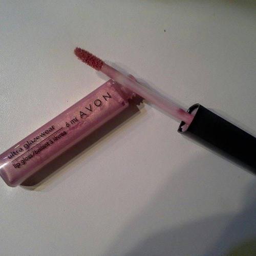 Avon Glazewear, Shine Lip Gloss (Lśniący błyszczyk do ust (nowa wersja)) - opinie | zdjęcie do recenzji od Hizabela