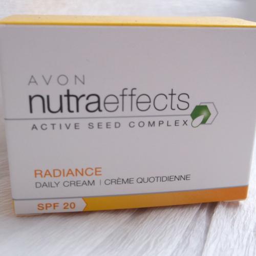 Avon Nutra Effects, Radiance, Illuminating Day Cream (Nawilżająco-rozświetlający krem na dzień SPF 20) - opinie | zdjęcie do recenzji od Anahi1307