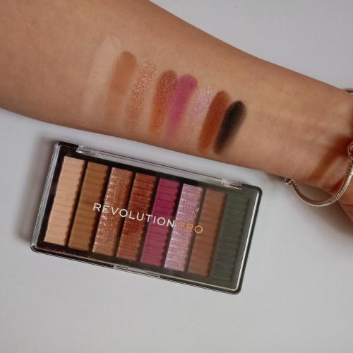 Revolution Pro Supreme Eyeshadow Palette Allure (Paleta cieni do powiek) - opinie | zdjęcie do recenzji od vanilicoffee