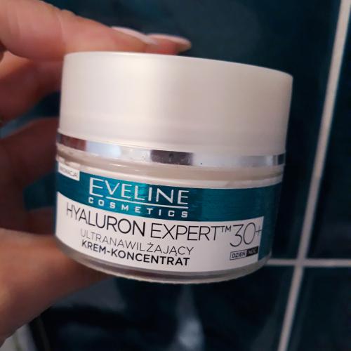 Eveline Cosmetics Hyaluron Expert 30+, Ultranawilżający krem - koncentrat na dzień i na noc - opinie | zdjęcie do recenzji od marta_pieton