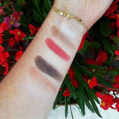 Revolution Beauty (Makeup Revolution) Love the Revolution Palette (Paleta 6 cieni do powiek) - opinie | zdjęcie do recenzji od kosmetykowa_mowa - 2