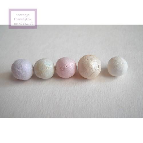 Guerlain Meteorites Pearly White (Pastelowy puder rozświetlający w kulkach - edycja 2009) - opinie | zdjęcie do recenzji od kleopatre - 4