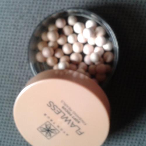 Avon True, Flawless Soft Focus Finishing Pearls (Matujące perełki adaptujące) - opinie | zdjęcie do recenzji od maladaga