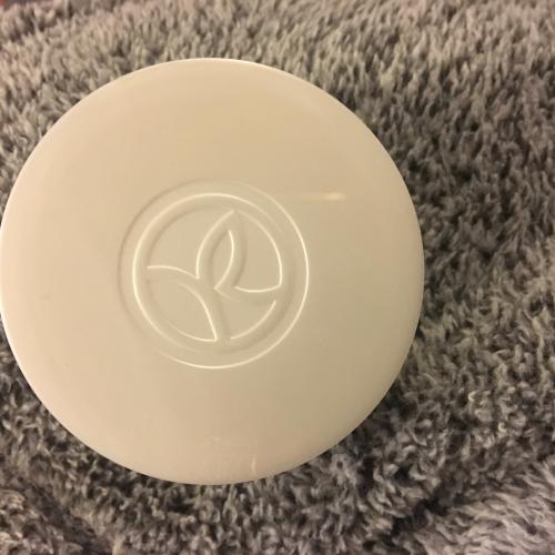 Yves Rocher Couleurs Nature, Poudre Libre Veloutee (Transparentny puder sypki (nowa wersja)) - opinie | zdjęcie do recenzji od GirlEm - 2