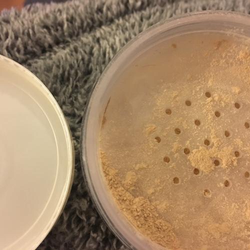 Yves Rocher Couleurs Nature, Poudre Libre Veloutee (Transparentny puder sypki (nowa wersja)) - opinie | zdjęcie do recenzji od GirlEm - 4