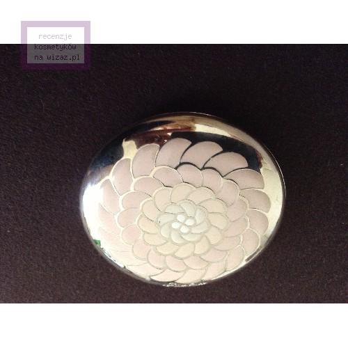 Guerlain Meteorites Voyage Poudre Pressee d’Exception [Exceptional Pressed Powder] (Puder rozświetlajaco - matujący w kompakcie) - opinie | zdjęcie do recenzji od Loyd - 1