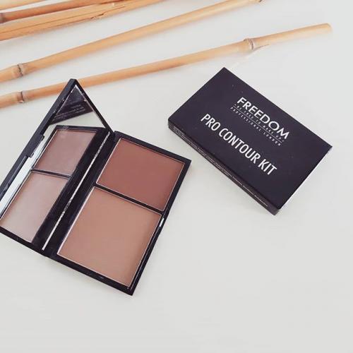 Freedom Makeup London Pro Contour Kit (Zestaw do konturowania) - opinie | zdjęcie do recenzji od BlackisBlack