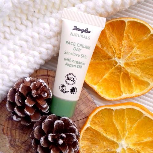 Douglas Collection Naturals, Face Cream Day (Krem na dzień do twarzy dla skóry normalnej) - opinie | zdjęcie do recenzji od gilgotkaaa