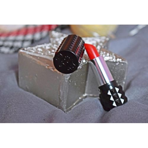 Kat Von D Studded Kiss Lipstick (Długotrwała szminka do ust) - opinie | zdjęcie do recenzji od dastiinqa - 1