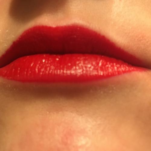 Avon Beyond Color, Lipstick (Szminka powiększająca usta 3D) - opinie | zdjęcie do recenzji od Czarnah91 - 3