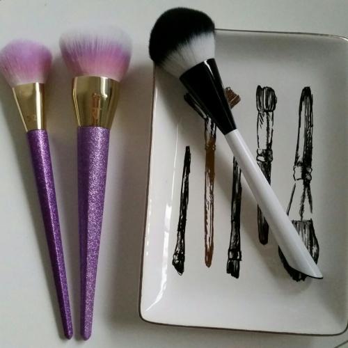 Real Techniques Brush Crush Volume 1, Blush Brush 302 (Pędzel do różu  z brokatowym trzonkiem) - opinie | zdjęcie do recenzji od weroncia85 - 1