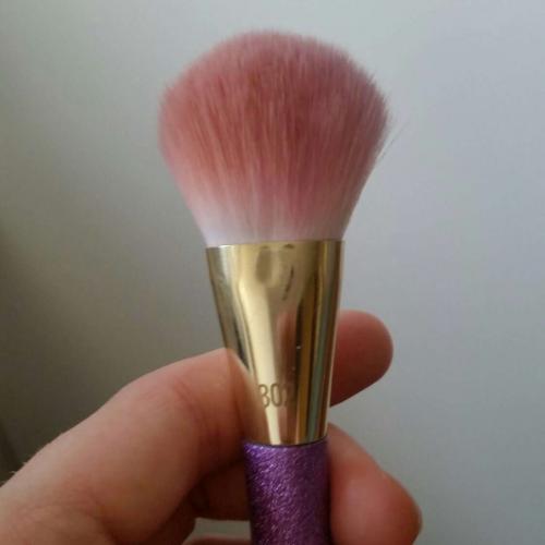 Real Techniques Brush Crush Volume 1, Blush Brush 302 (Pędzel do różu  z brokatowym trzonkiem) - opinie | zdjęcie do recenzji od weroncia85 - 2