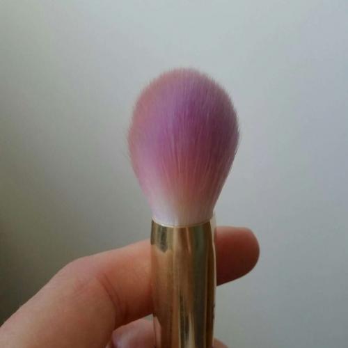Real Techniques Brush Crush Volume 1, Blush Brush 302 (Pędzel do różu  z brokatowym trzonkiem) - opinie | zdjęcie do recenzji od weroncia85 - 3