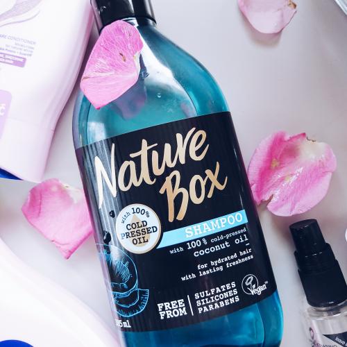 Nature Box Nawilżający spray z olejem kokosowym - opinie | zdjęcie do recenzji od arielkalifestyle