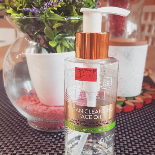 Bielenda Face Clinic Professional, Argan Cleaning Face Oil (Uszlachetniony olejek arganowy do oczyszczania i mycia twarzy) - opinie | zdjęcie do recenzji od Kosmetynka