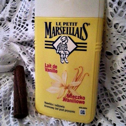 Le Petit Marseillais Douche Creme Extra Doux Lait de Vanille (Kremowy żel pod prysznic `Mleczko waniliowe`) - opinie | zdjęcie do recenzji od Hizabela
