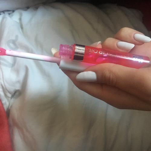 AA Caring Lip Oil 'Raspberry' (Upiększający olejek do ust) - opinie | zdjęcie do recenzji od Aleskor