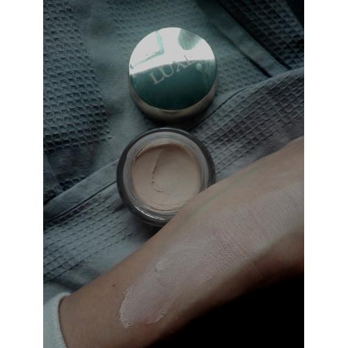 Avon Luxe, Matte Mousse Foundation (Matujący podkład w musie) - opinie | zdjęcie do recenzji od ev6