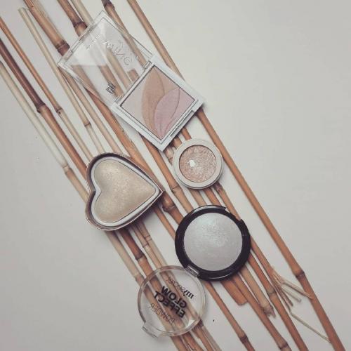AA Wings of Color Skincare Makeup, Precious Highlighter (Rozświetlacz do modelowania, paleta 3 odcieni) - opinie | zdjęcie do recenzji od BlackisBlack