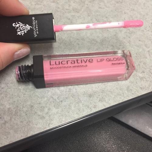 Younique Moodstruck Minerals Lucrative Lip Gloss (Błyszczyk do ust) - opinie | zdjęcie do recenzji od redcarpet93 - 2