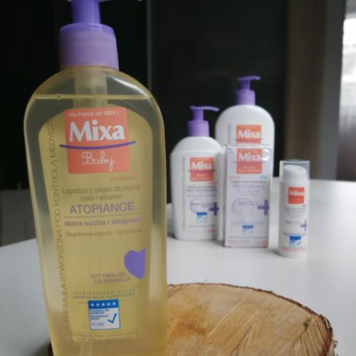Mixa Baby, Atopiance, Łagodzący olejek do mycia ciała i włosów - opinie | zdjęcie do recenzji od SweetCheekAlexaBlog