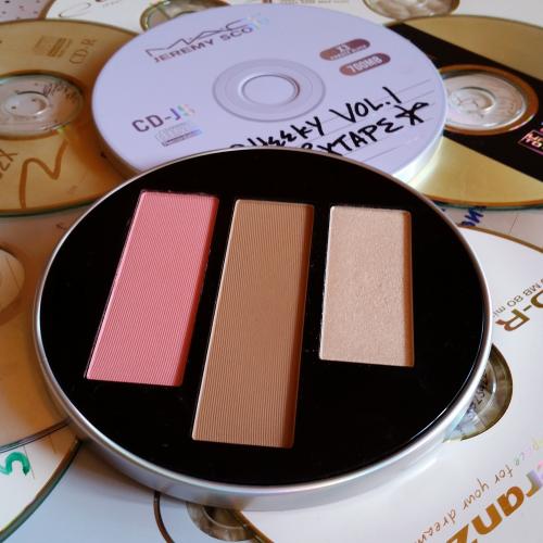 M.A.C. M.A.C. x Jeremy Scott, Cheek x 3 Acoustica (Paleta do konturowania) - opinie | zdjęcie do recenzji od weroncia85 - 1