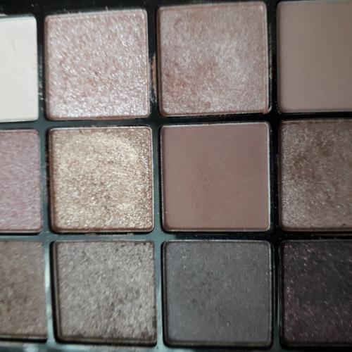 Eveline Cosmetics All in One Eyeshadow Palette 02 Rose (Paleta 12 cieni) - opinie | zdjęcie do recenzji od Bleomycyna - 3