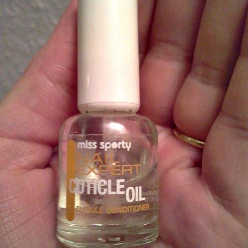 Miss Sporty Nail Expert, Cuticle Oil (Odżywka zmiękczająca skórki) - opinie | zdjęcie do recenzji od Hizabela