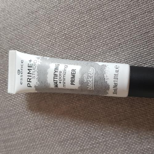 Essence Prime + Studio, Mattifying + Pore Minimizing Primer  (Matująca baza pod makijaż z czarną glinką minimalizująca pory) - opinie | zdjęcie do recenzji od anioleczeek87 - 1