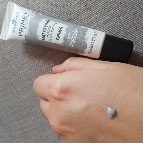Essence Prime + Studio, Mattifying + Pore Minimizing Primer  (Matująca baza pod makijaż z czarną glinką minimalizująca pory) - opinie | zdjęcie do recenzji od anioleczeek87 - 2