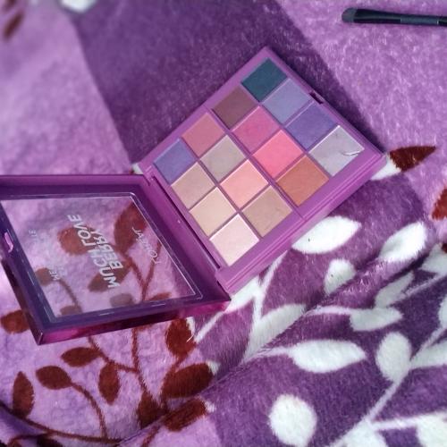 L'Oreal Paris Berry Much Love by Paradise Extatic, Eyeshadow Mega Palette (Paleta cieni do powiek) - opinie | zdjęcie do recenzji od Yvetteisabelle - 2