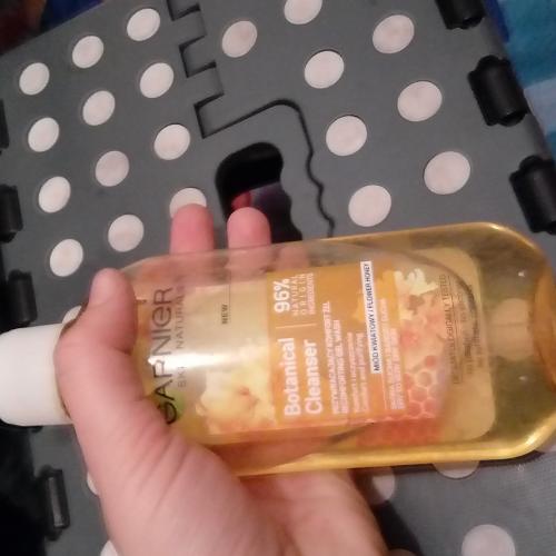Garnier Botanical Cleanser, Recomforting Gel Wash (Żel oczyszczający przywracający komfort z miodem kwiatowym do skóry suchej i bardzo suchej) - opinie | zdjęcie do recenzji od malutka20123
